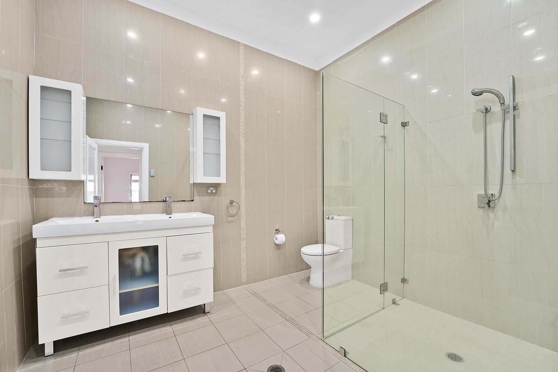 Real Estate For Lease 16 Kenyon Road Bexley , NSW