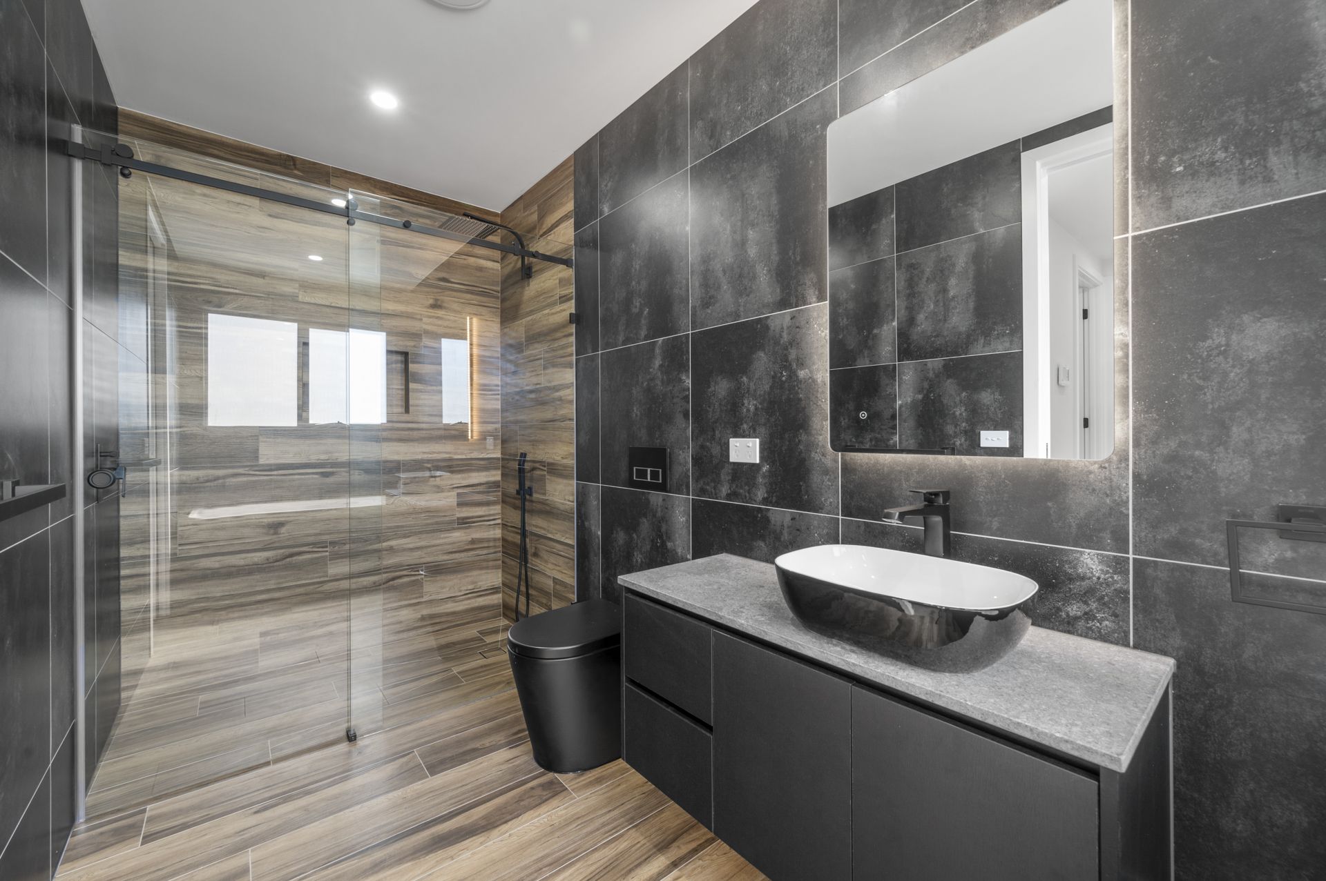 LUXURIOUS LIVING