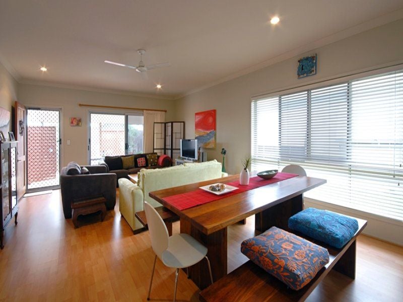 17/2 'Kawana Island Villas', Grand Parade KAWANA ISLAND QLD, Grand Parade Kawana Island - Thumbnail 4
