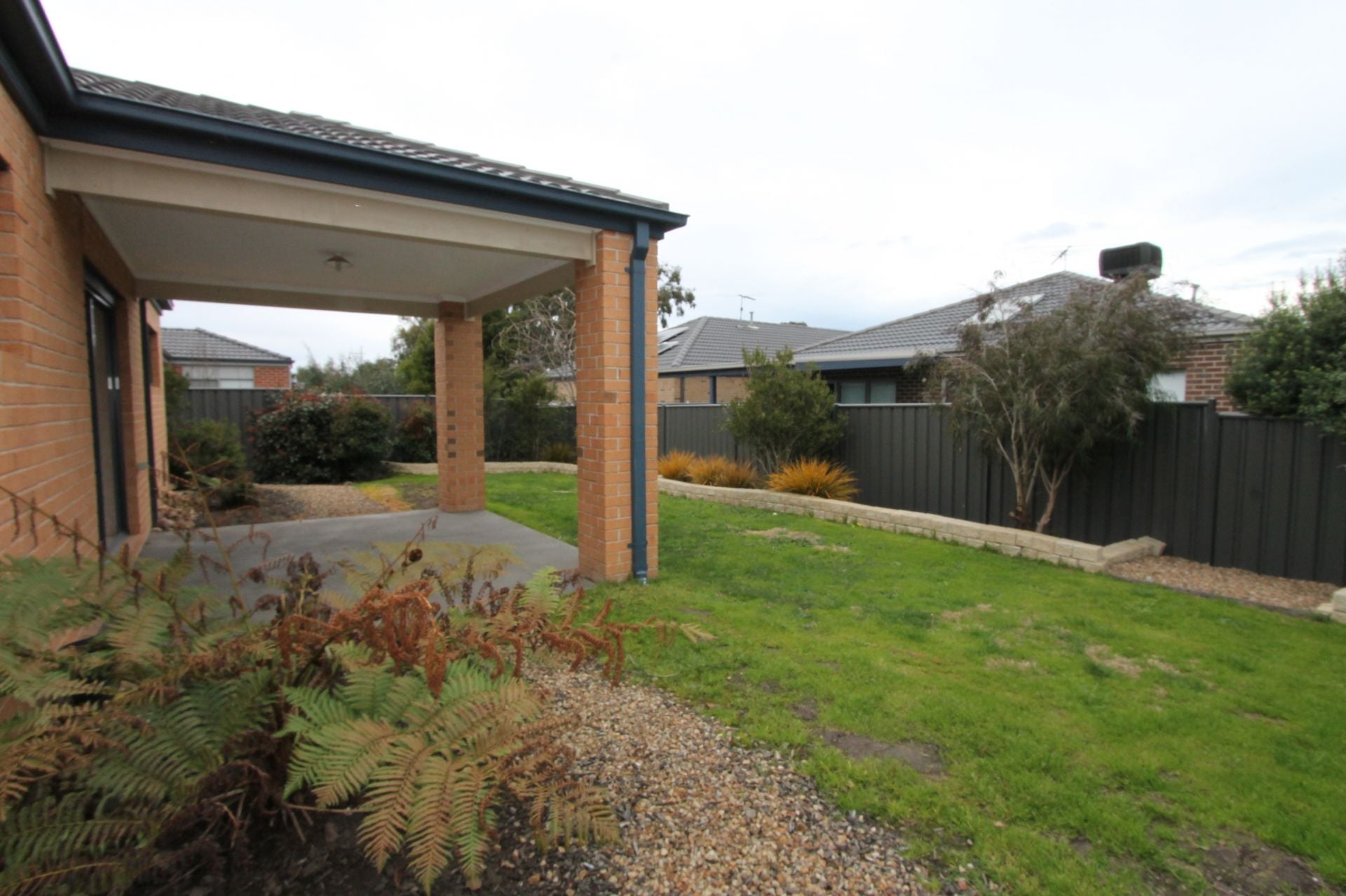 SPACIOUS 4 BEDROOM HOME - AVAILABLE NOW! WALK TO SCHOOLS & SHOPS