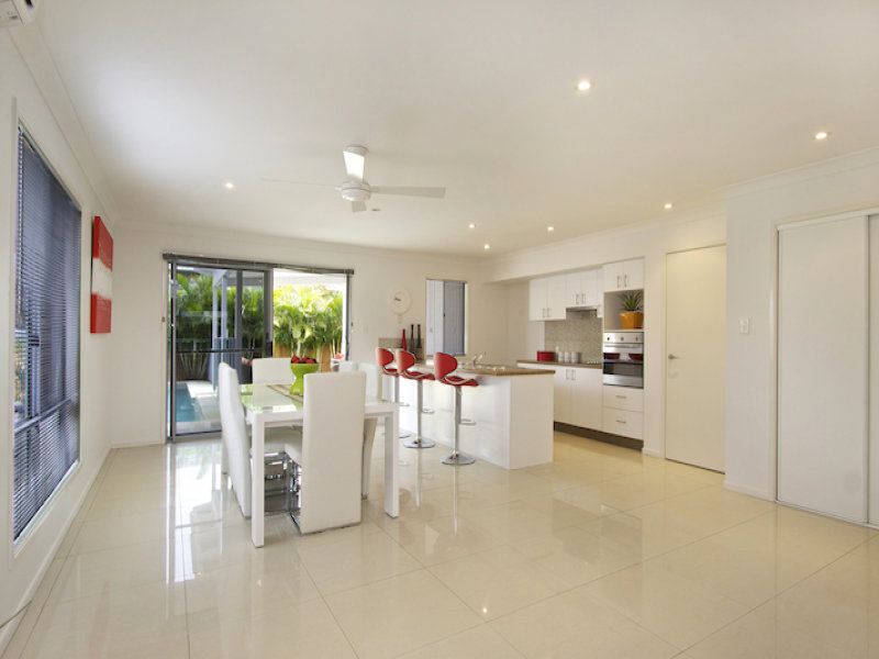 19 Twenty Seventh Avenue PALM BEACH QLD, Palm Beach - Thumbnail 6