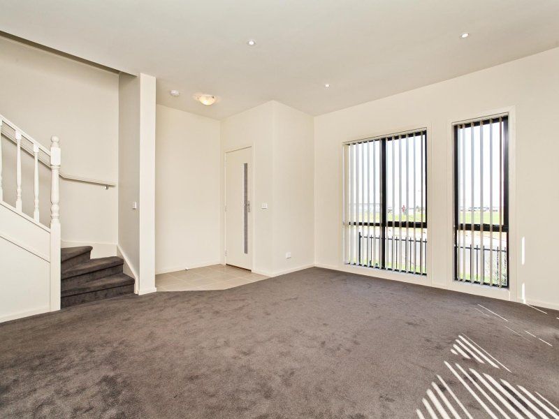 7 College Street, Caroline Springs - Thumbnail 6