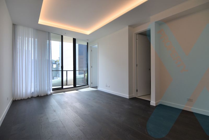 Two Bedroom Corner Apartment with Carpark!