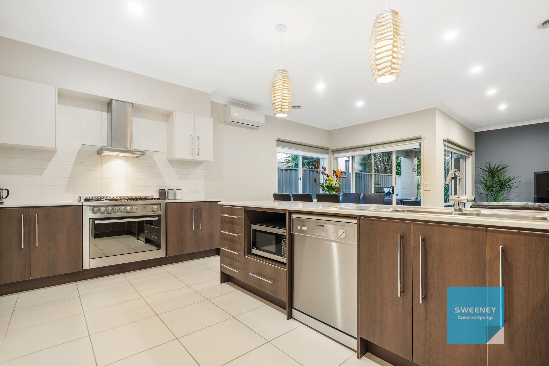 6 Scotsburn Place, CAROLINE SPRINGS Sweeney Estate Agents