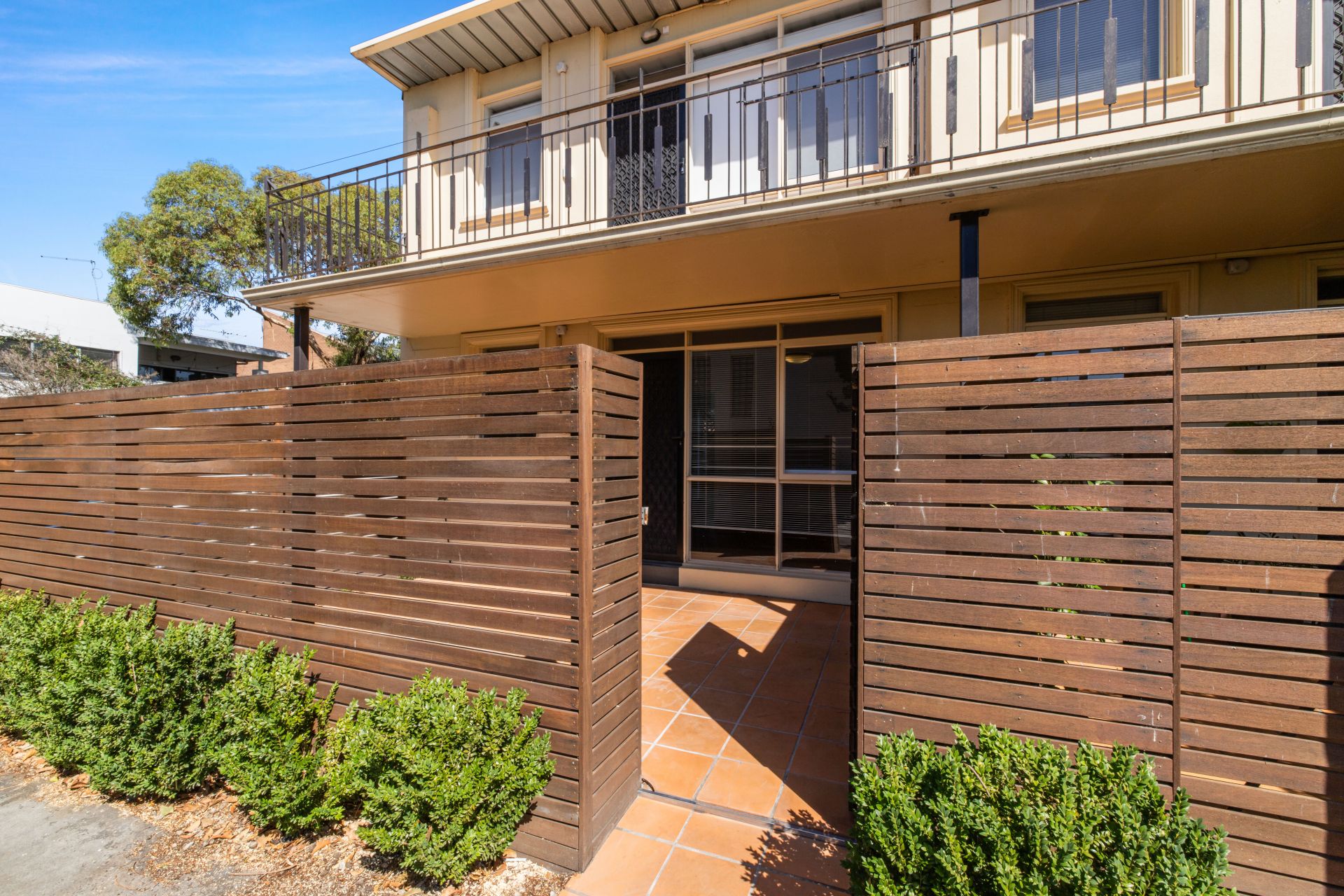 One Bedroom Apartment with Two Courtyards!