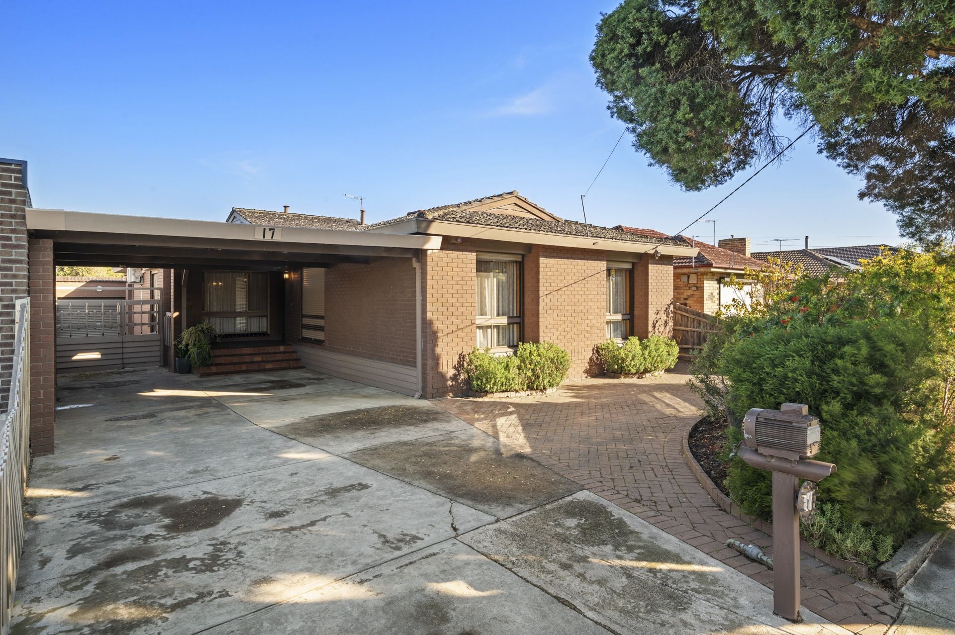 WHAT A BEAUTY!  LAND APPROX 640m2