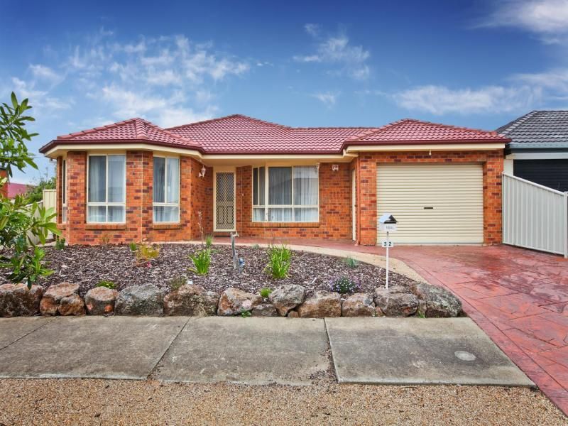 32 Macklin Way, Caroline Springs - Thumbnail 2