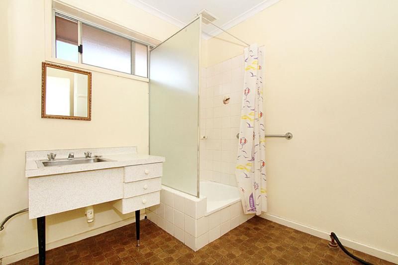 ONE BEDROOM DELIGHT!