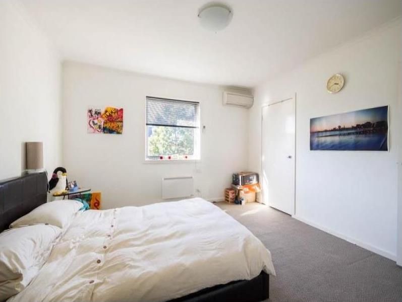 Cozy Townhouse in a Trendy Location!
