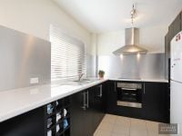 2/8 Hampstead Road HOMEBUSH WEST NSW