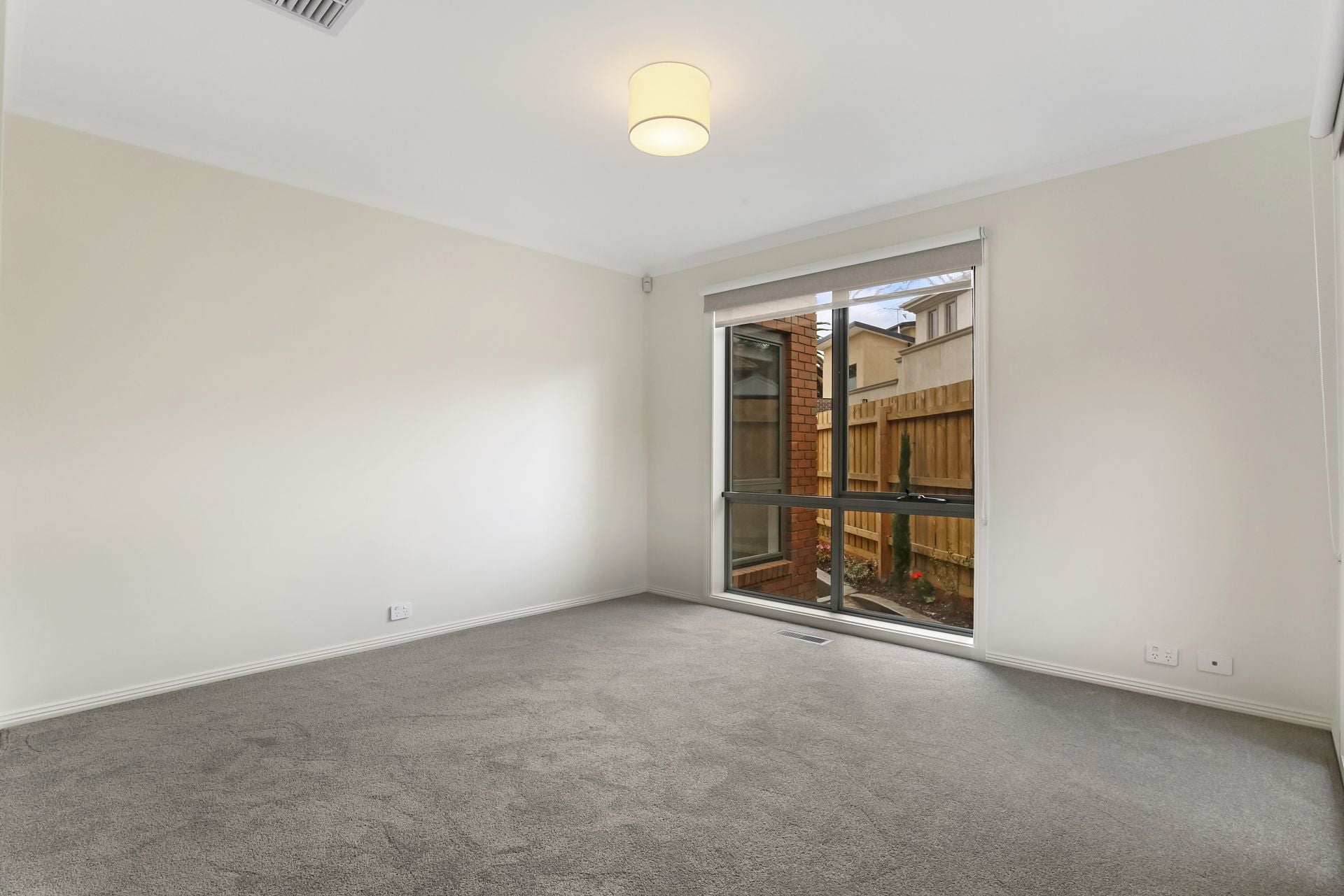 **APPLICATION APPROVED - 11/01/2022**Executive Family Luxury Living in Ivanhoe**