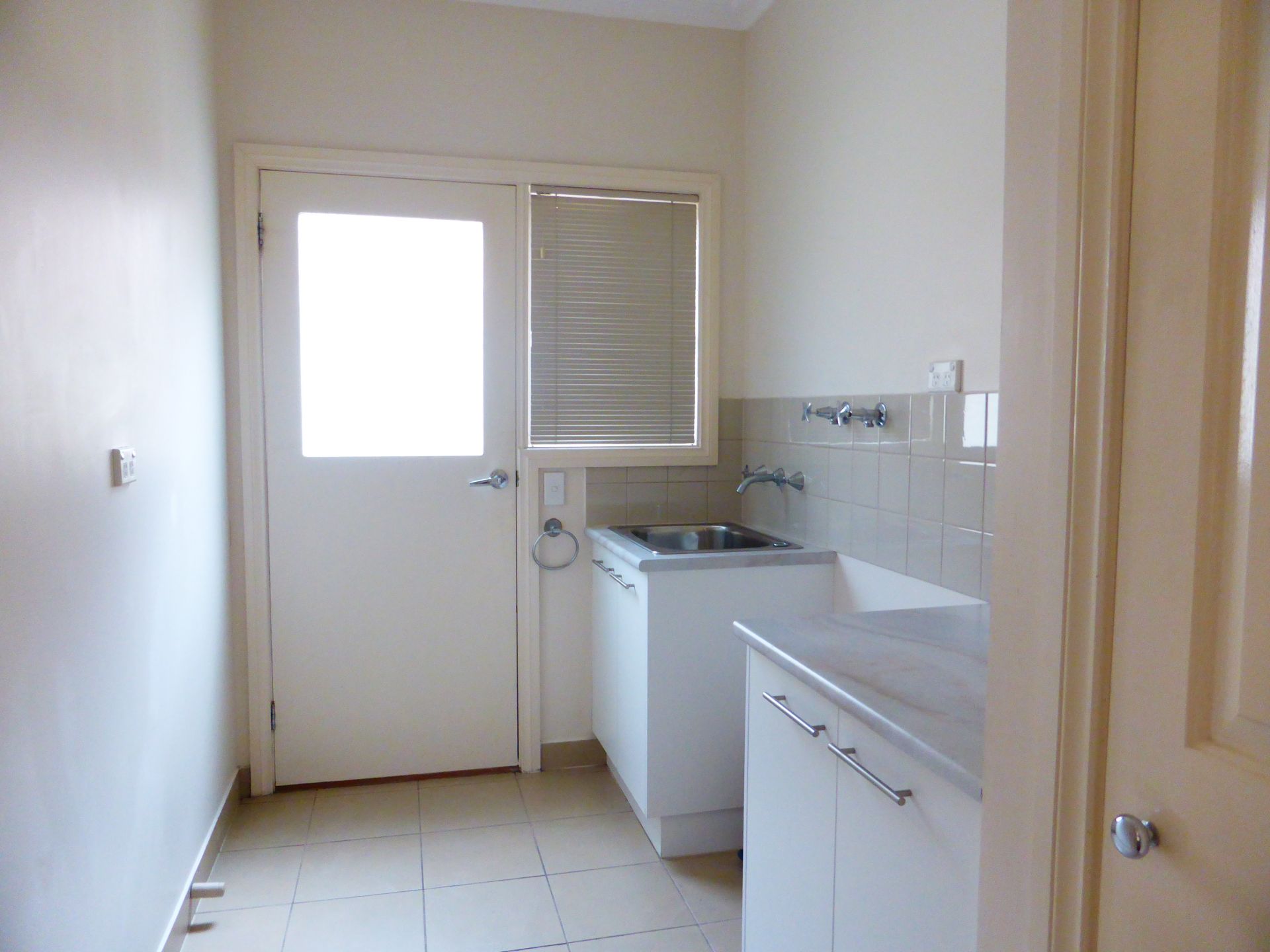Updated Villa Style Unit - Very Spacious!