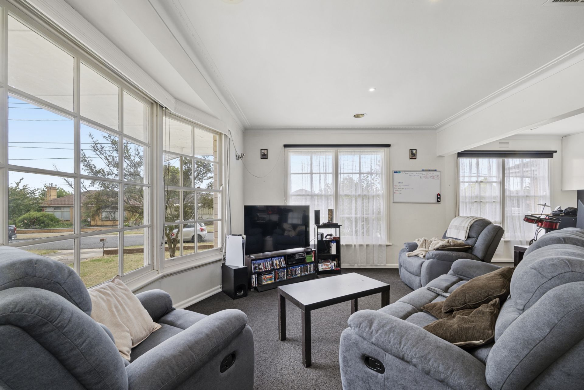 15 Elizabeth  Street, Wendouree, Wendouree - Thumbnail 4