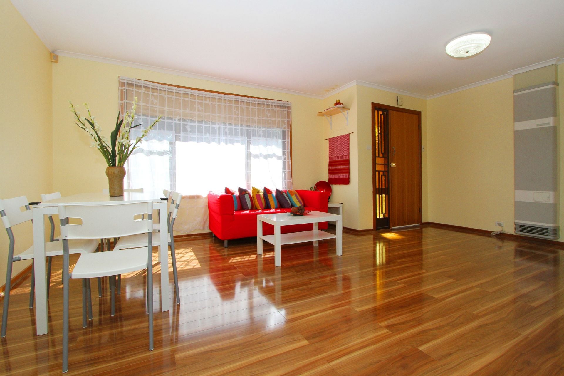 Sunny, Spacious And Its Own Street Frontage