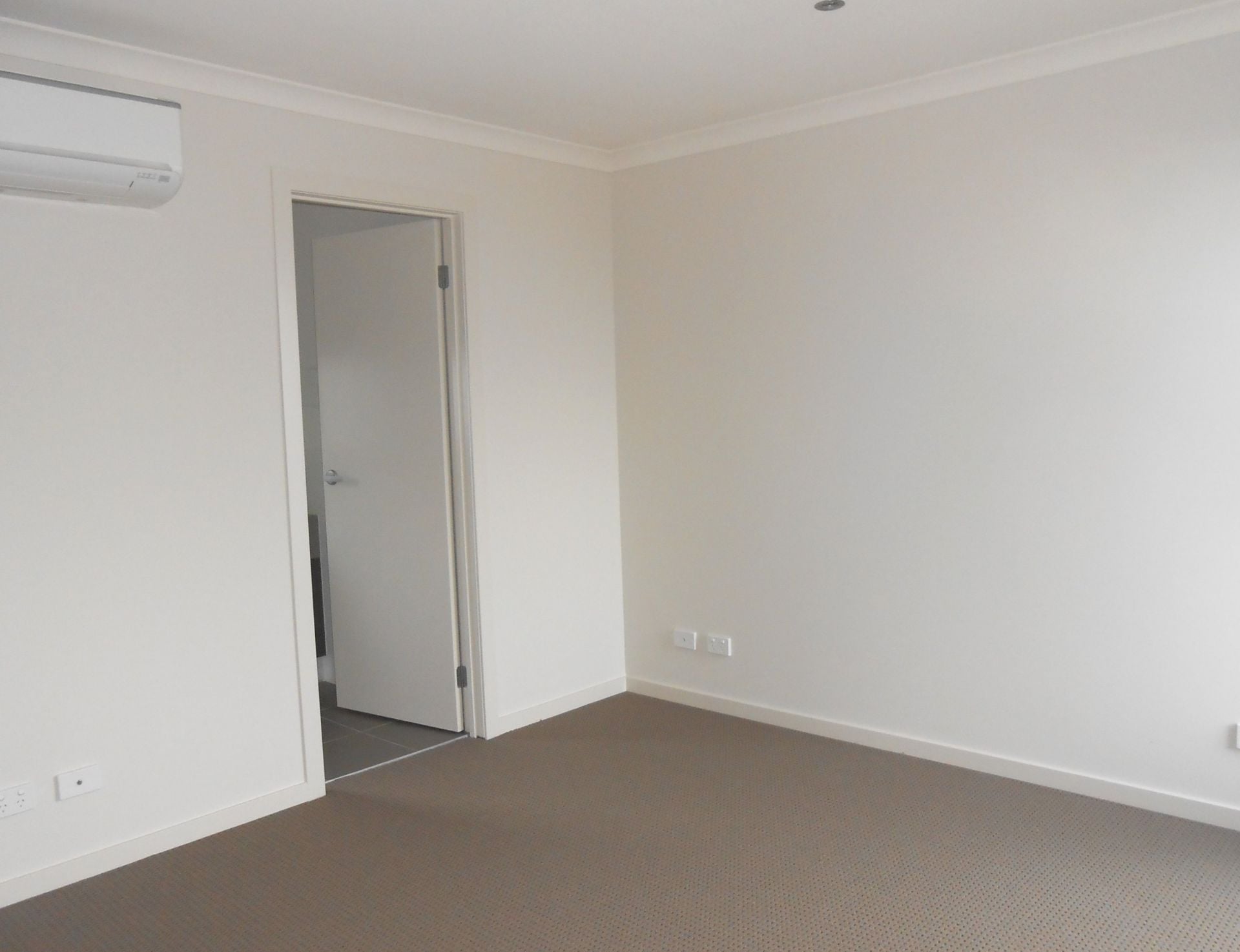 TOWNHOUSE NOT TO RESIST  *Insp  Wed 30th Mar @ 5:00pm*