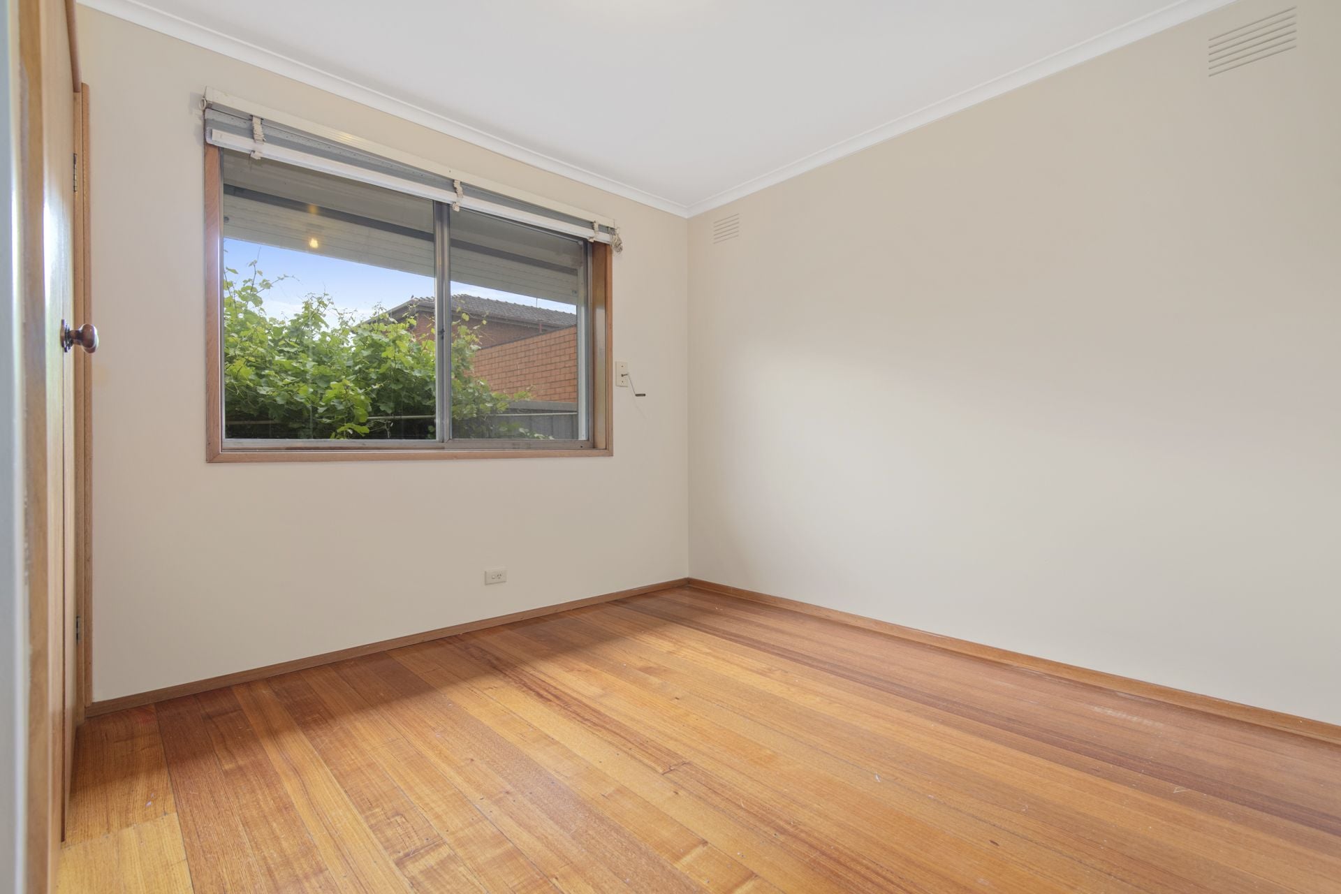 SOLID BUILD- MODERN APPEAL