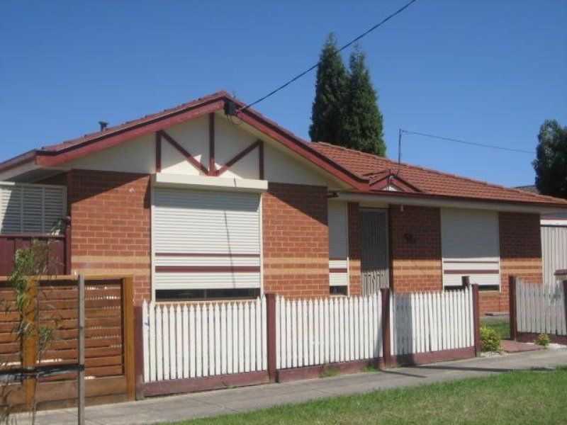 BEAUTIFULLY PRESENTED & RENOVATED HOME !!!