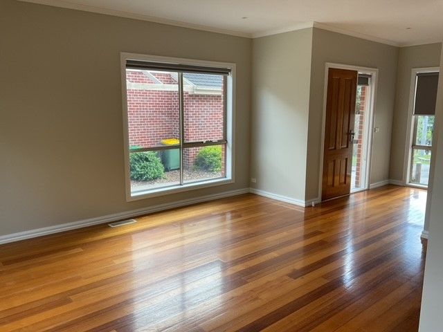 **Modern Townhouse and in a Fabulous Location**