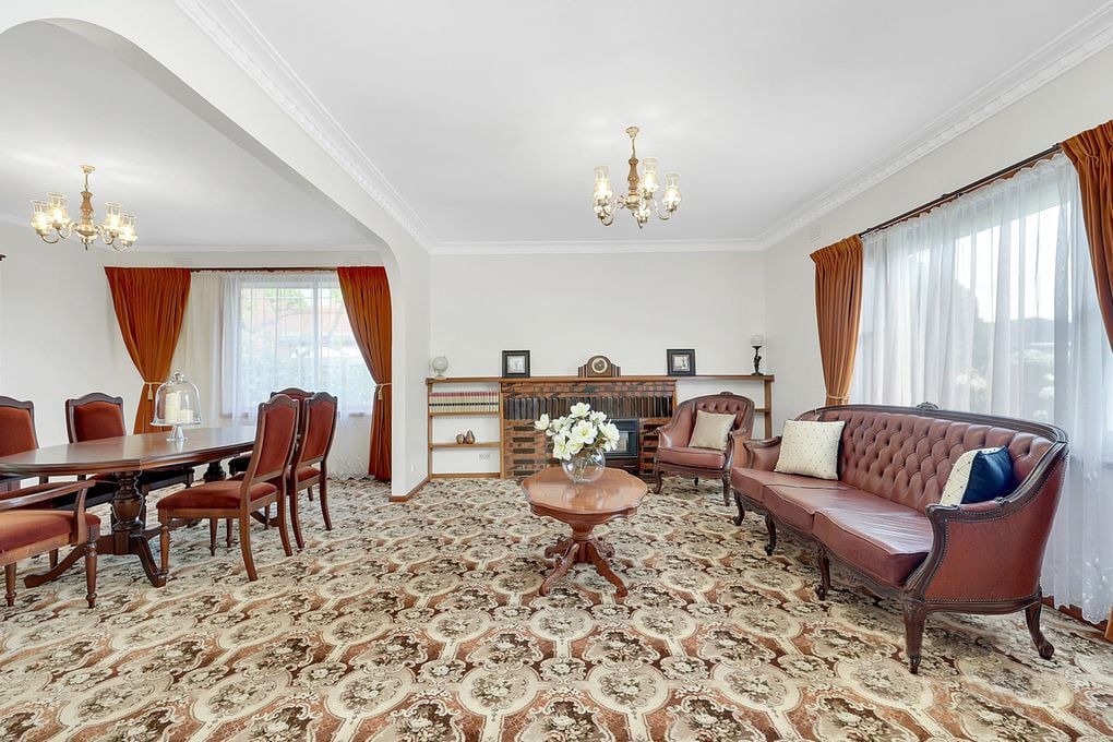 CHARMING HOME IN THE HEART OF RESERVOIR