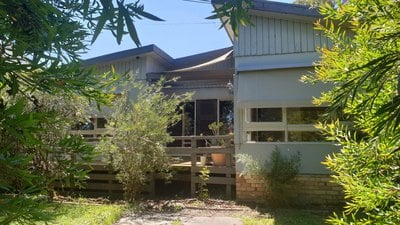 Light filled 3 BR Home on spacious 716m2 block: Suit Family or Investor/Landlord