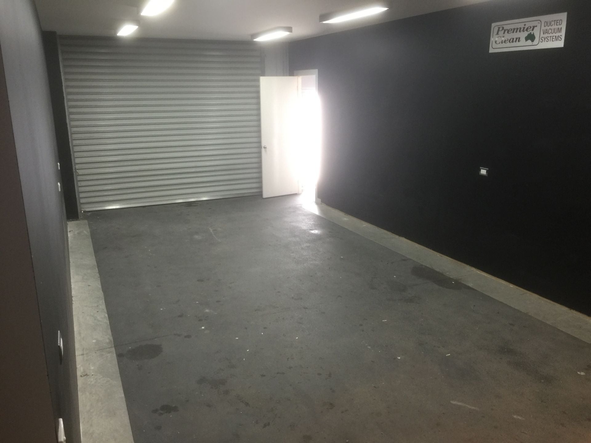 STUNNING OFFICE WAREHOUSE!!!