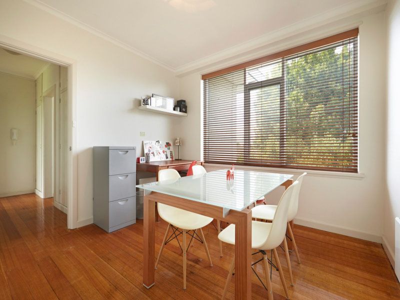 **Bright, sunny & fabulous location**