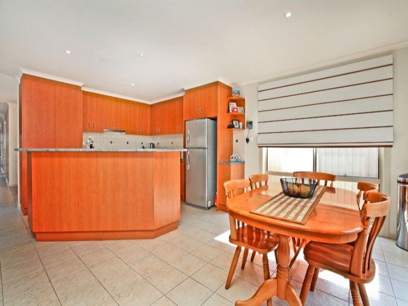 16 Naracoorte Drive, Caroline Springs - Thumbnail 4