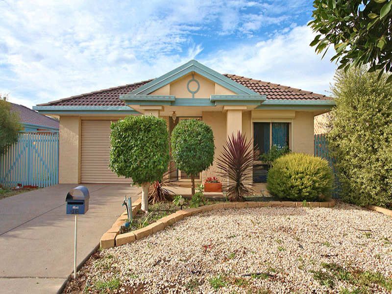 40 Milburn Circuit, Caroline Springs - Thumbnail 2