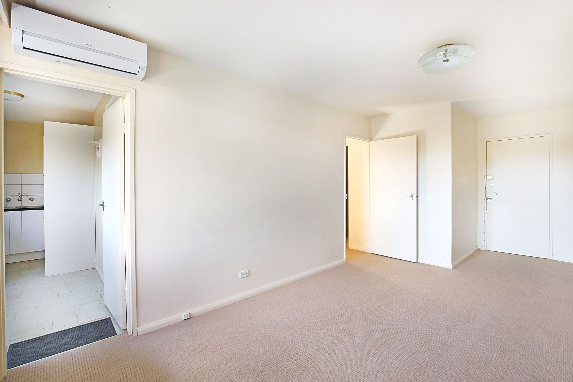 Spacious Two Bedroom Apartment In Idyllic Location!