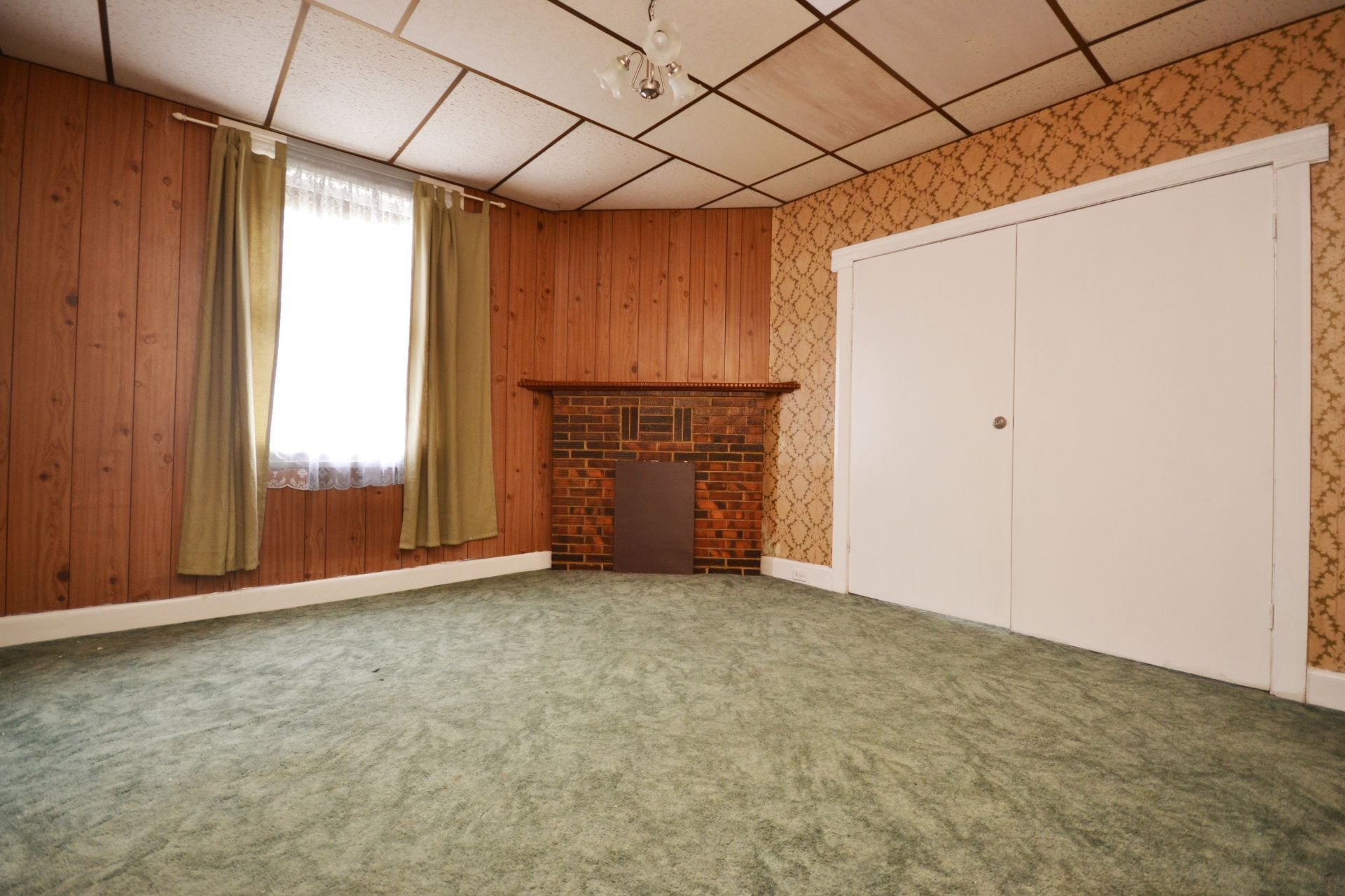SPACIOUS FAMILY HOME IN A GREAT LOCATION!