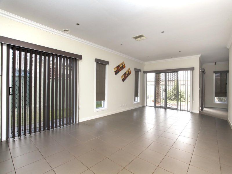 7 Lambertia Loop, Caroline Springs - Thumbnail 4