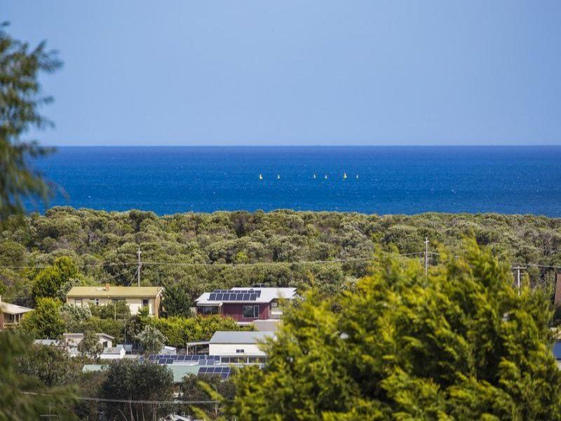 18 Canis Crescent OCEAN GROVE VIC, Ocean Grove - Thumbnail 2