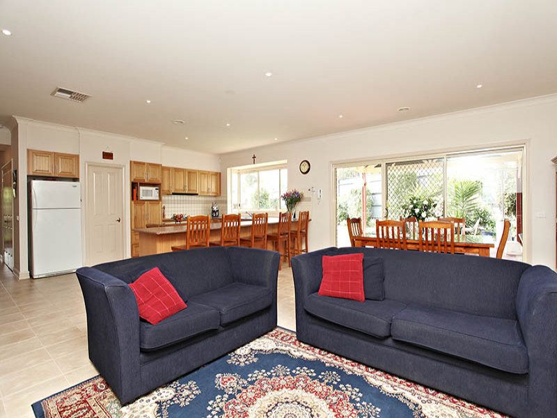 6 Colac Place, Caroline Springs - Thumbnail 5