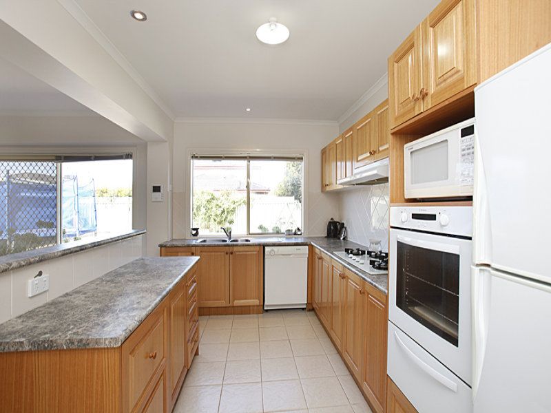 12 Brampton Close, Point Cook - Thumbnail 7