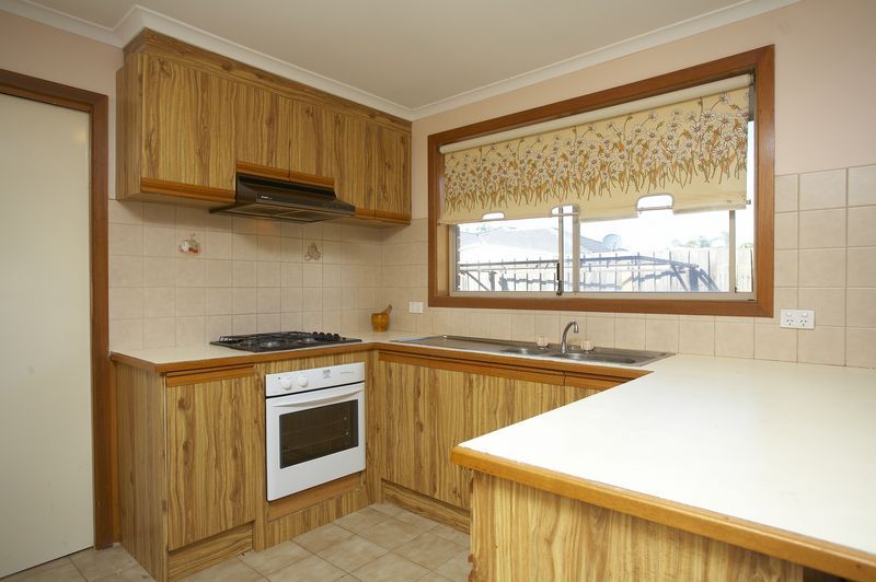 1/14 Hopkins Court, Altona Meadows - Thumbnail 3