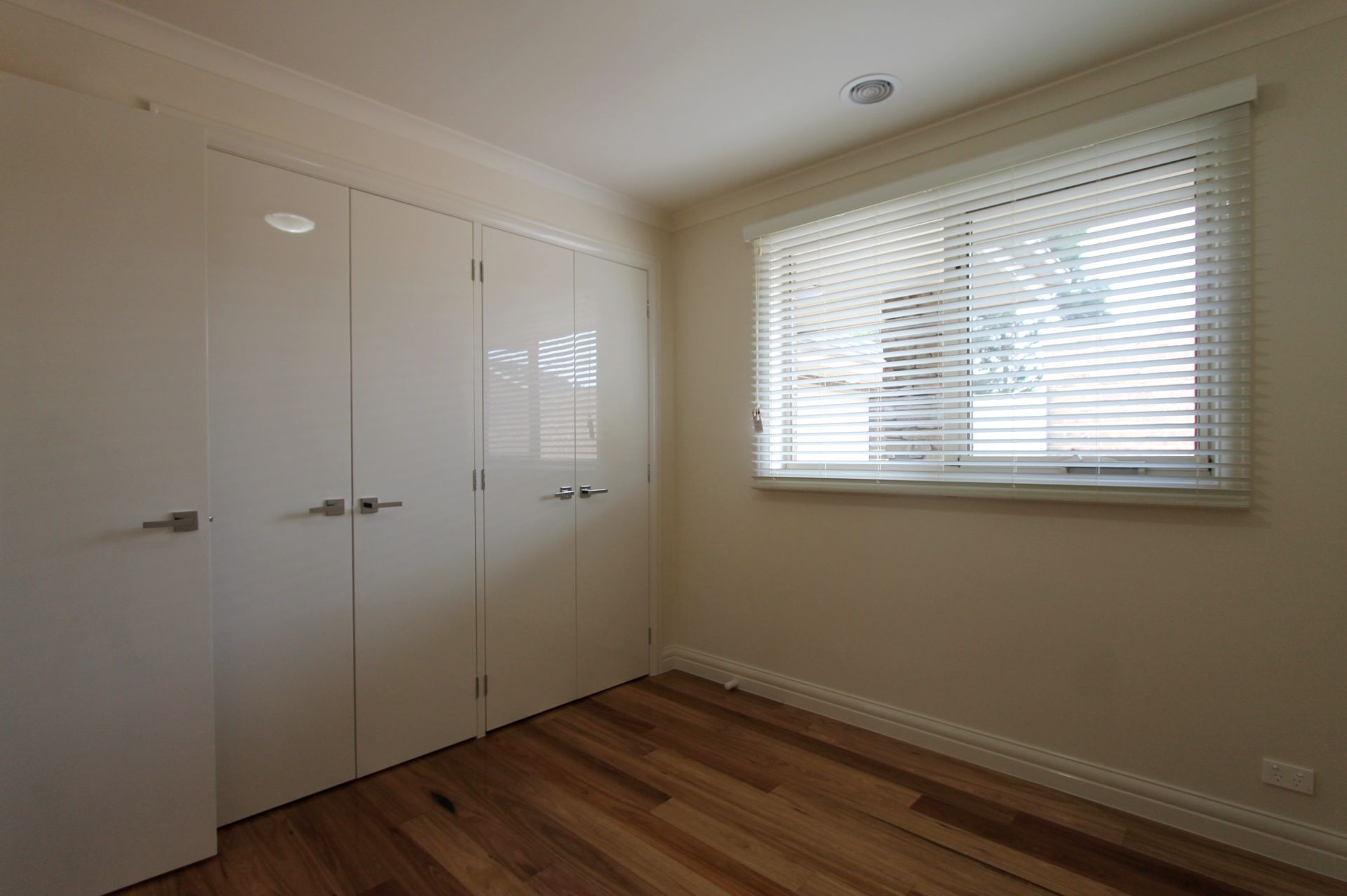 BRIGHT & INVITING !!!