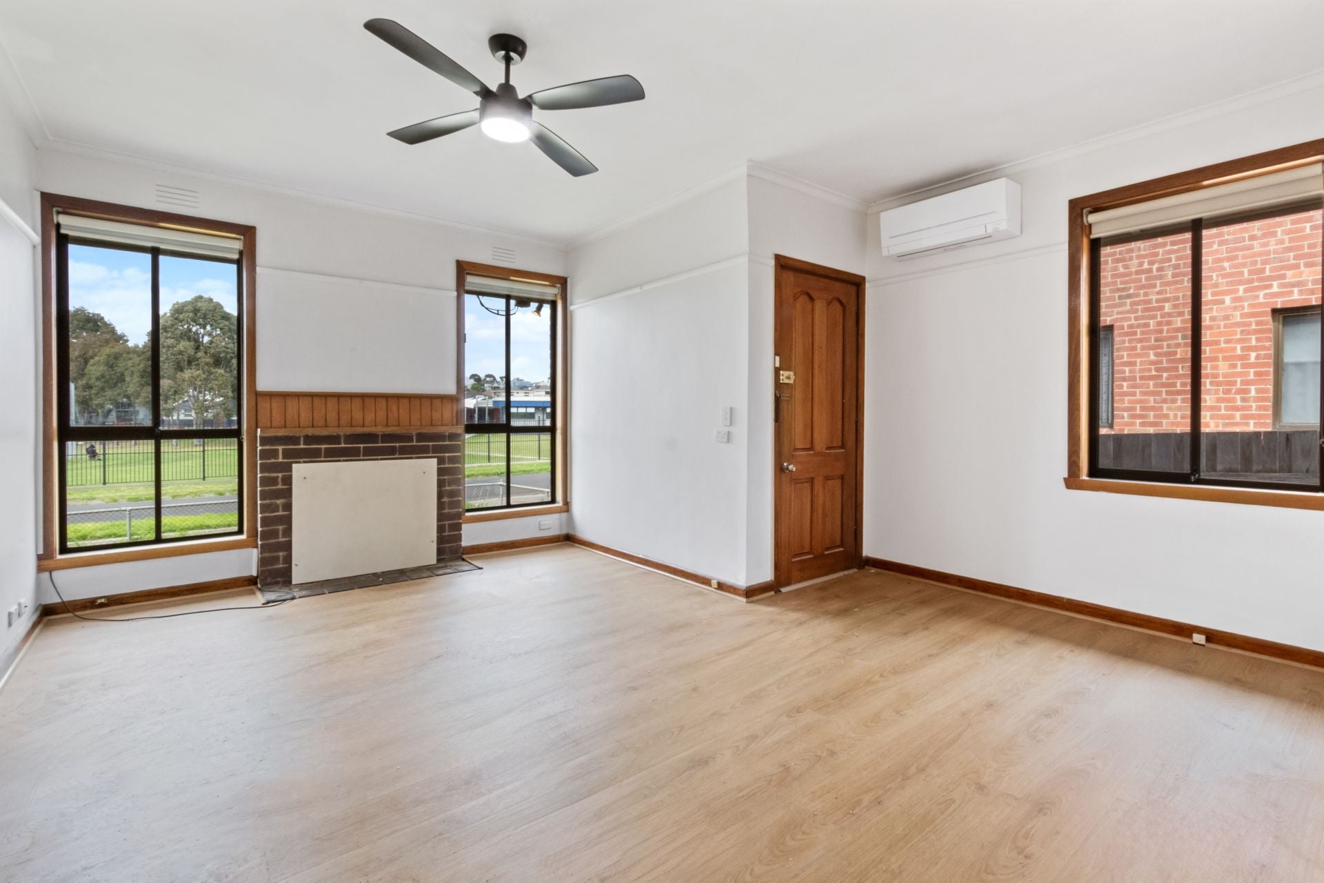 3 Bedroom House with Big Backyard!