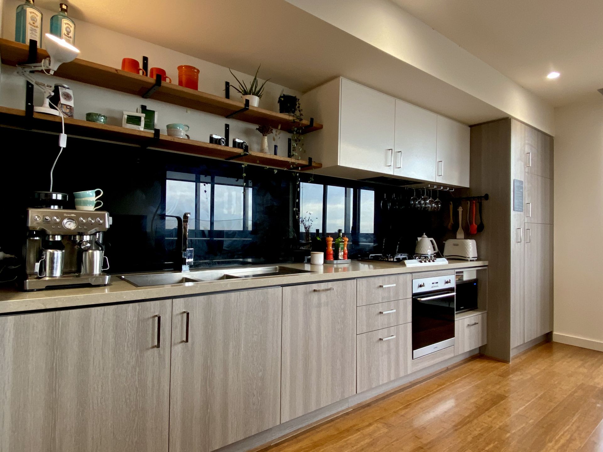 2 bedrooms, Study & City Views !!