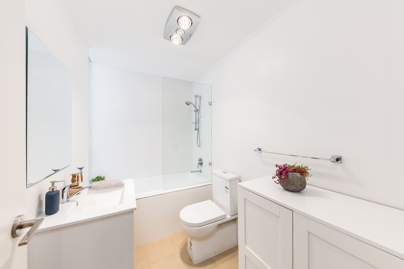 Pet Friendly and only 60m to the Train Station