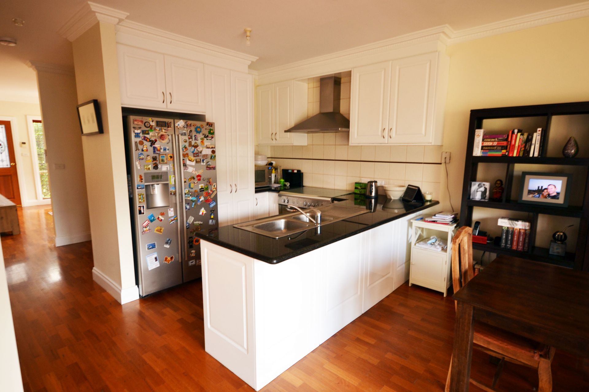 CONTEMPORARY LIVING & A FABULOUS LOCATION