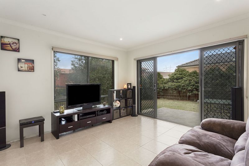 8 St Johns Court, South Morang - Thumbnail 2