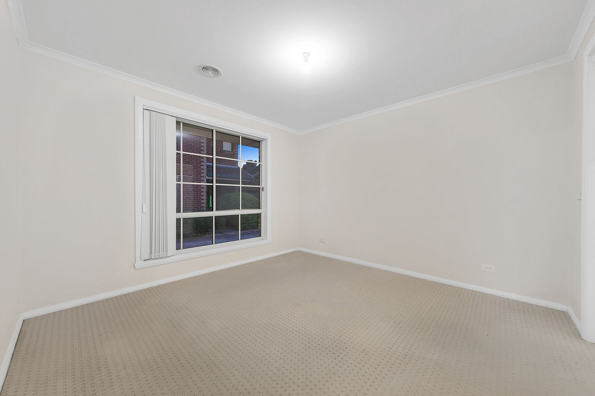COSY & CLEAN TWO BEDROOM!