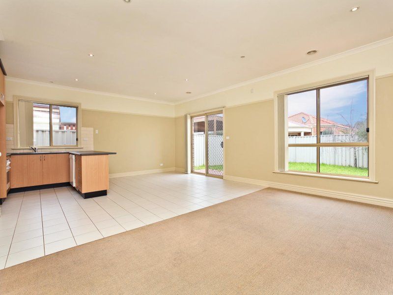 13 Macedon Close, Caroline Springs - Thumbnail 4