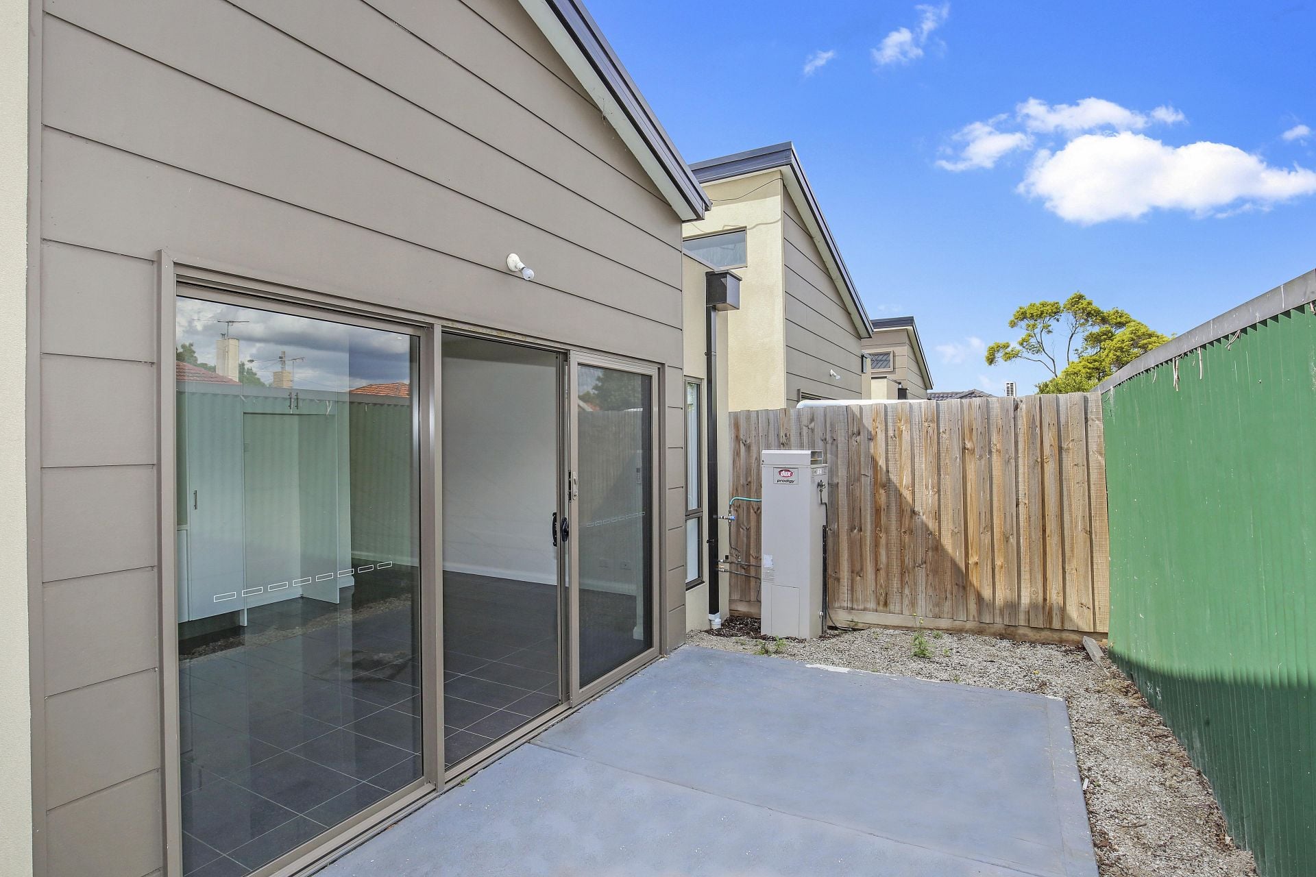 SUMMERHILL DELIGHT 
One Bedroom plus a Study