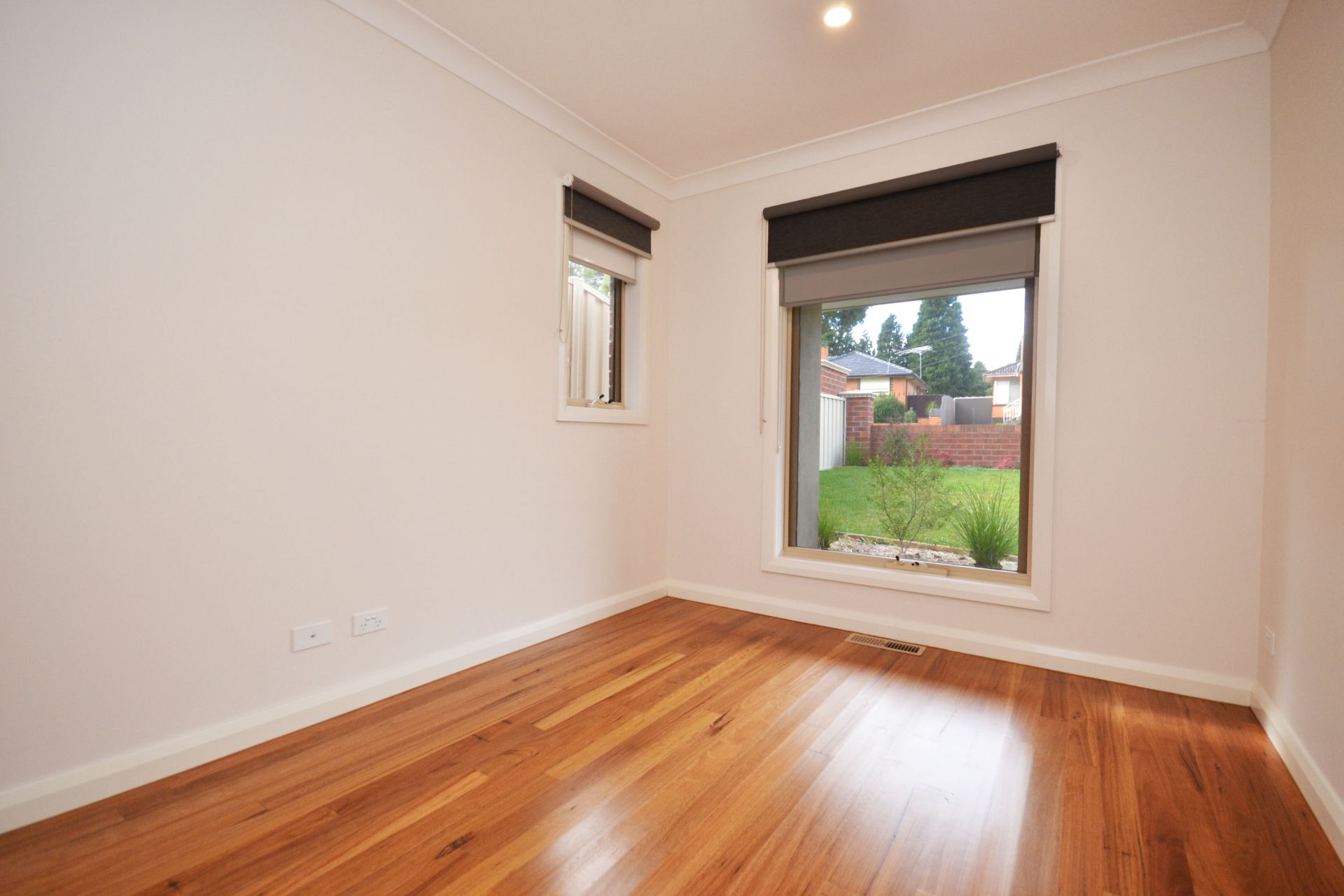 CONTEMPORARY DELIGHT – THE EPITOME OF ELEGANCE OVERLOOKING PARKLANDS