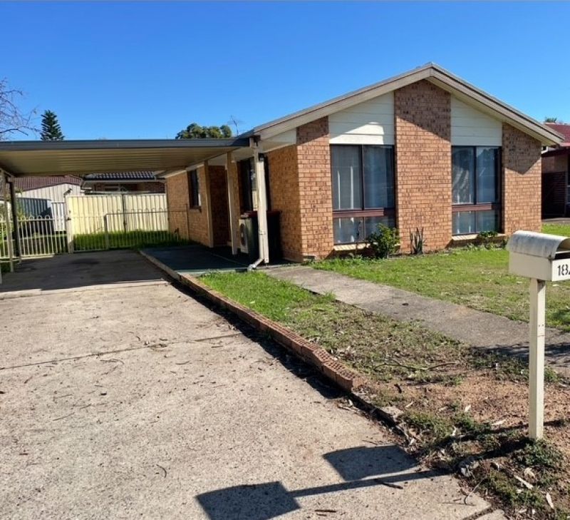 18 Kirsty Crescent, Hassall Grove
