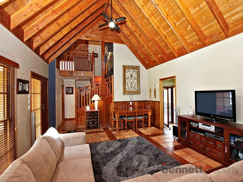 360 Lieutenant Bowen Drive, Bowen Mountain - Thumbnail 4