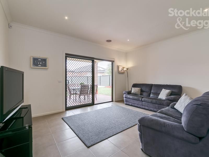 1 Craigmoor Crescent MERNDA, Mernda - Thumbnail 7