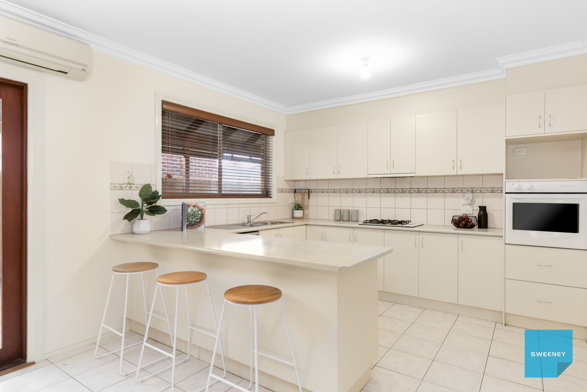 47 Grampians Way, Caroline Springs - Thumbnail 3