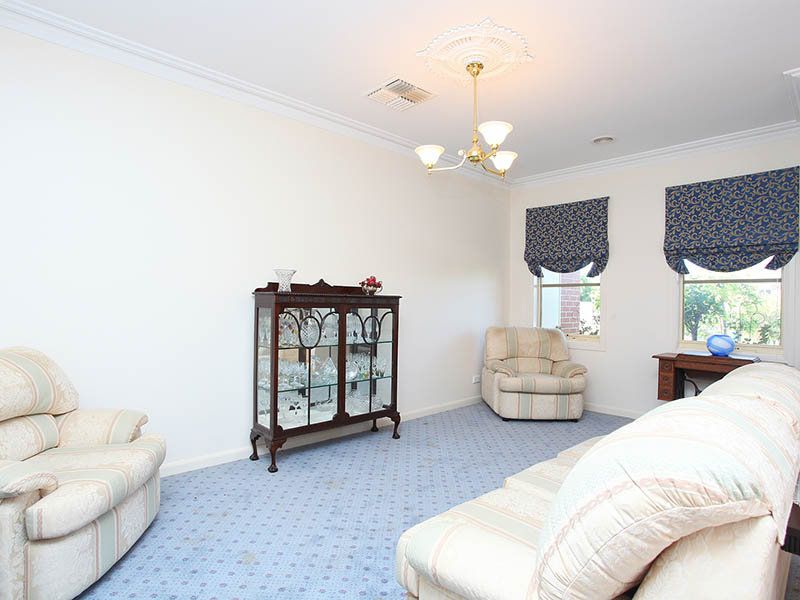 2 Springfield Close, Caroline Springs - Thumbnail 5